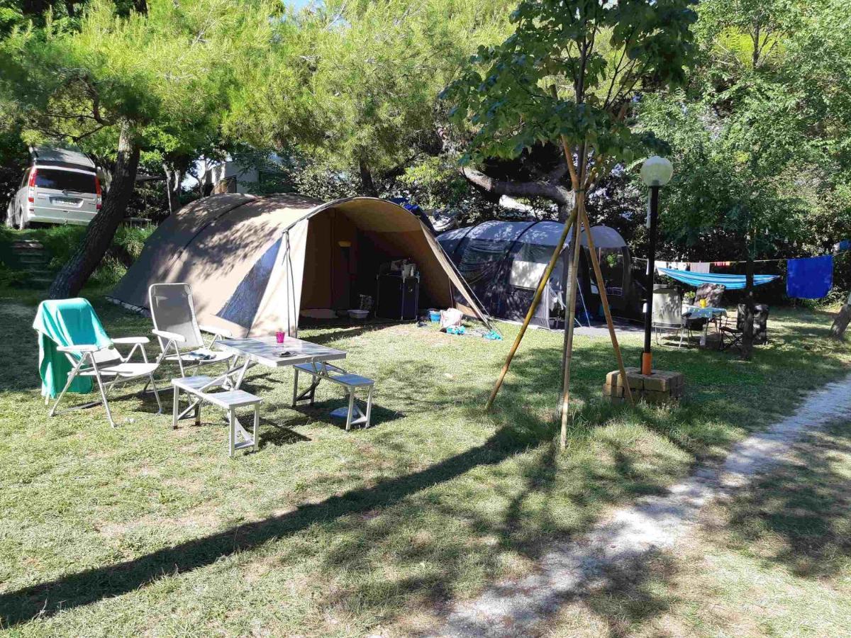 Camping Paradiso เปซาโร ภายนอก รูปภาพ